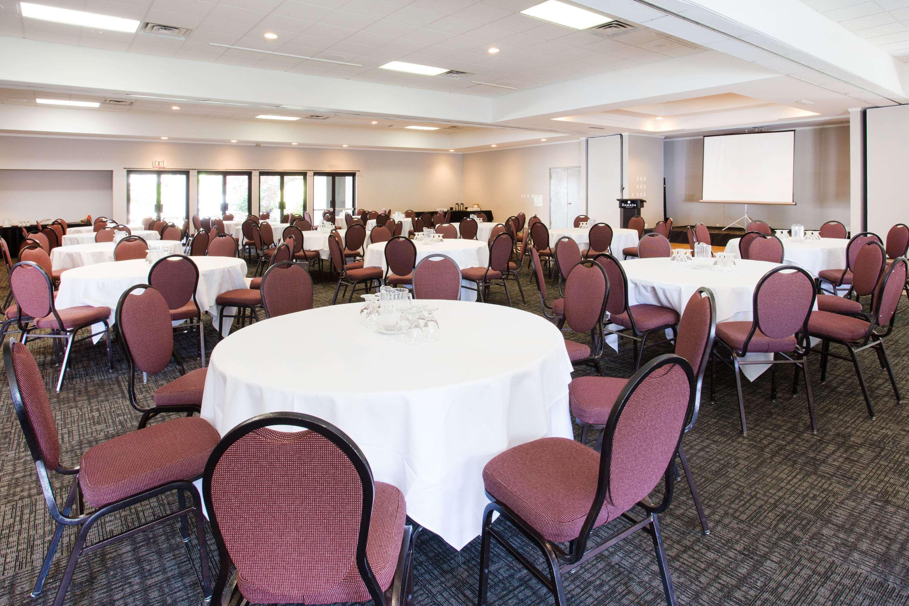 Ramada By Wyndham Duncan Cowichan Valley Dış mekan fotoğraf